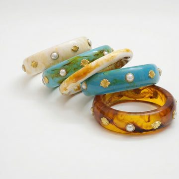 Resin Bangle Stack of 5 with Gold-Tone Seashell Charms & Faux Pearl Studs | Coastal Boho Bracelet Set for Women — Teal, White, Tortoiseshell, Peach & Sky Blue