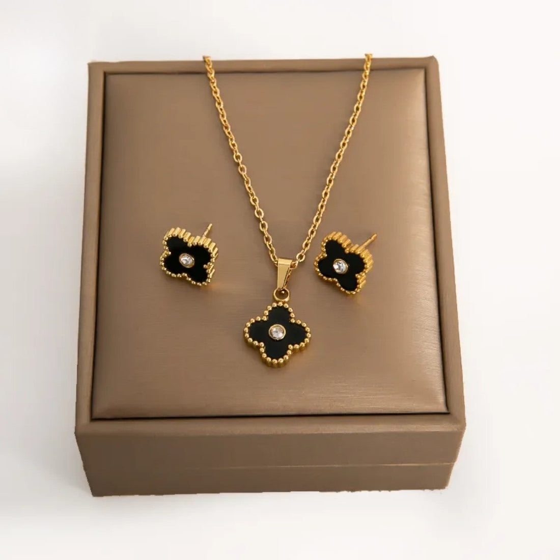 Noir Clover Charm Necklace Set