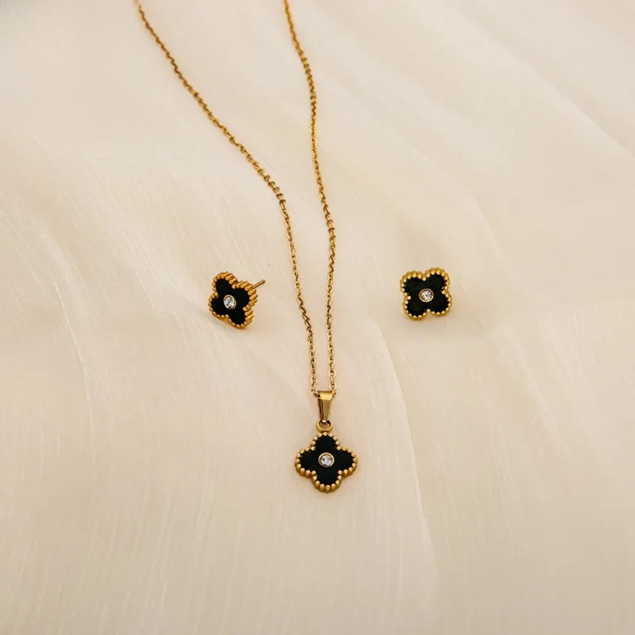 Noir Clover Charm Necklace Set